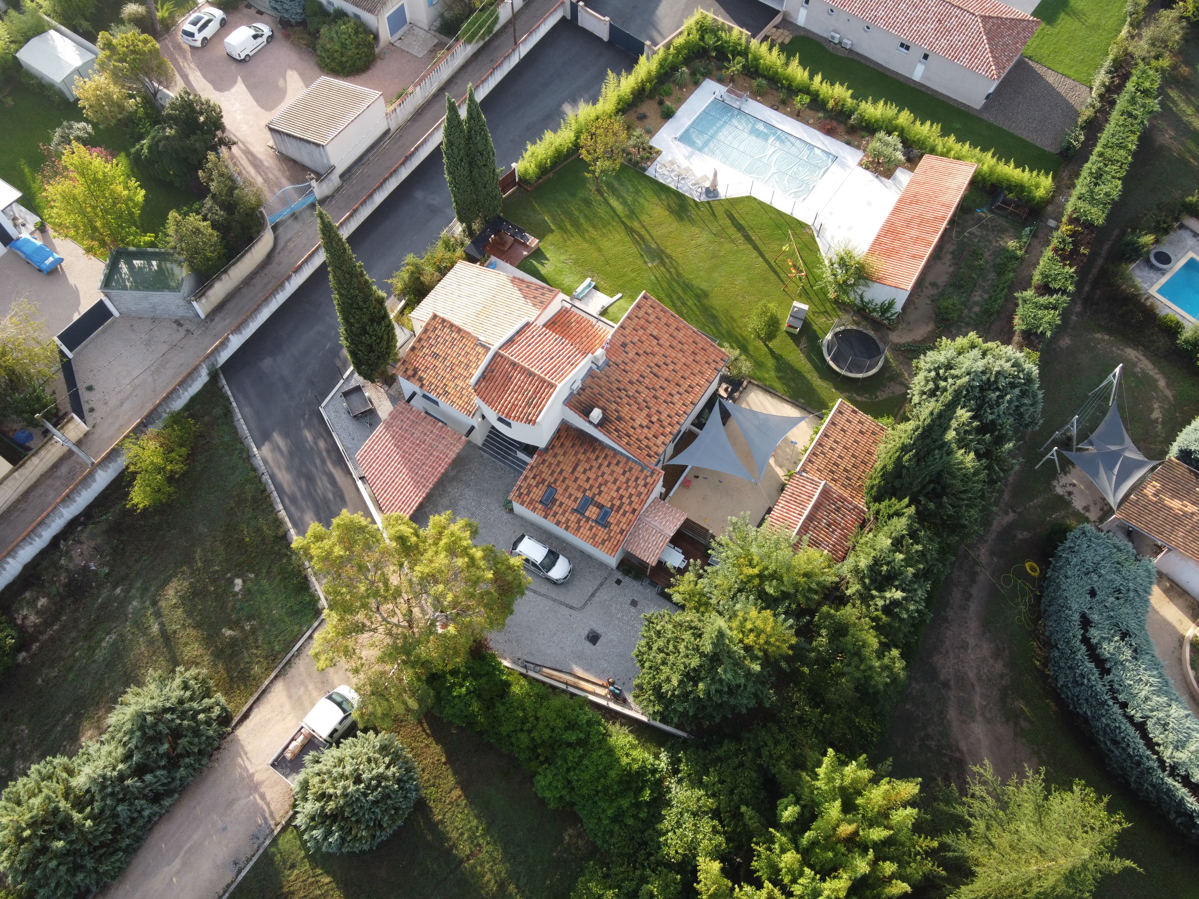 Vue d'ensemble — villa et alentours