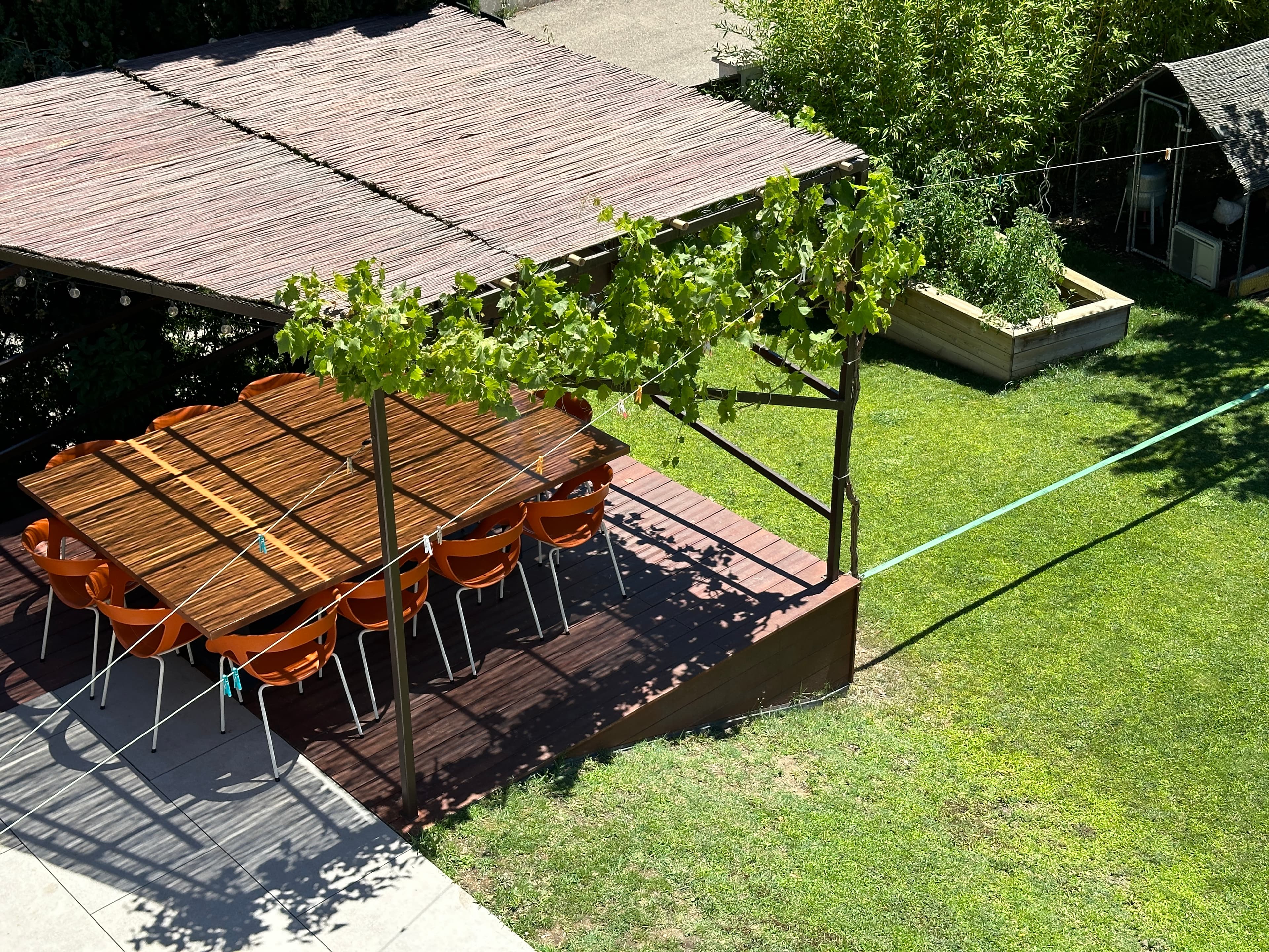 Vue aérienne pergola et jardin