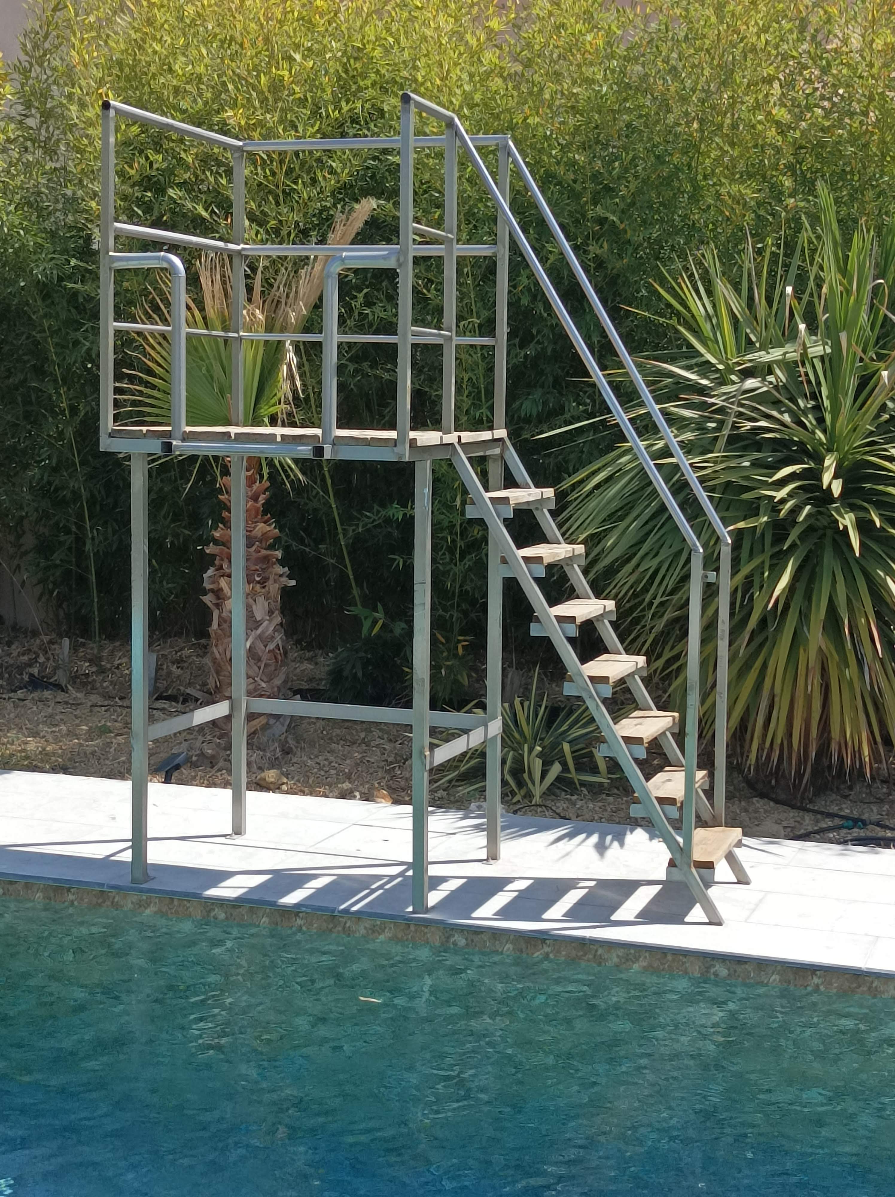 Plongeoir piscine
