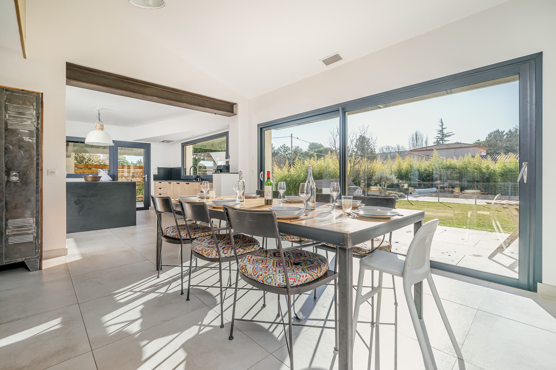 Salle à manger vue cuisine